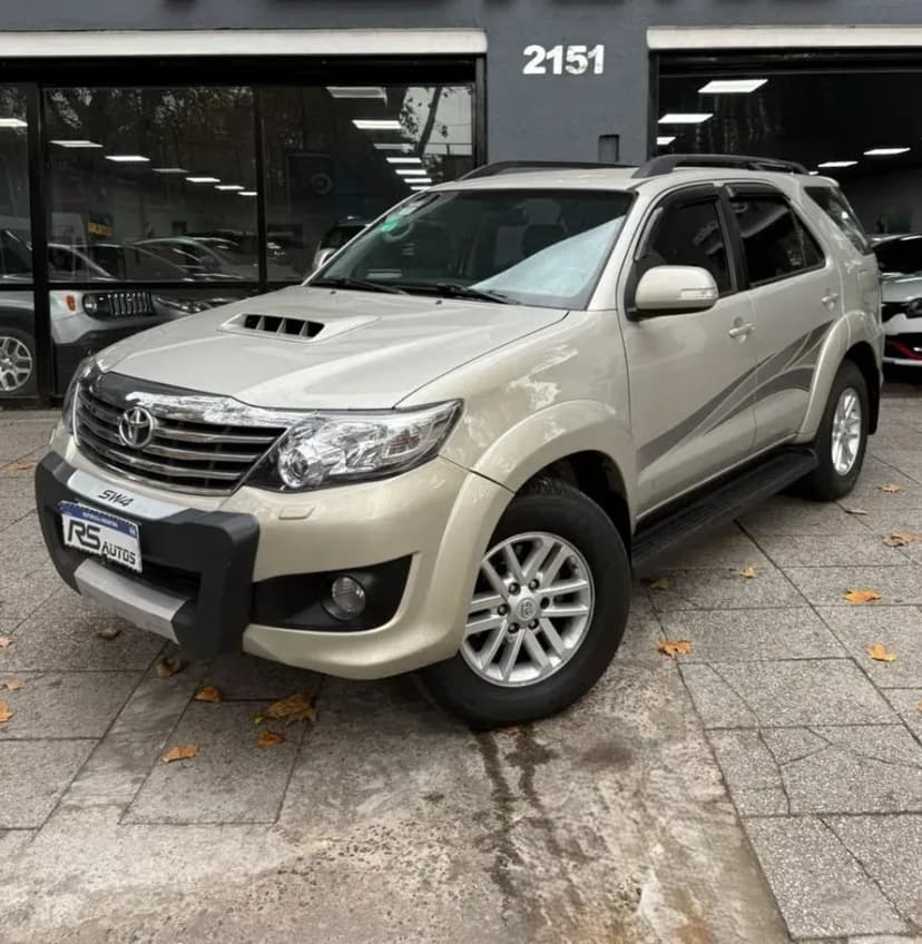 Toyota Hilux SW4 3.0 Srv Cuero 171cv 4x4 5at
