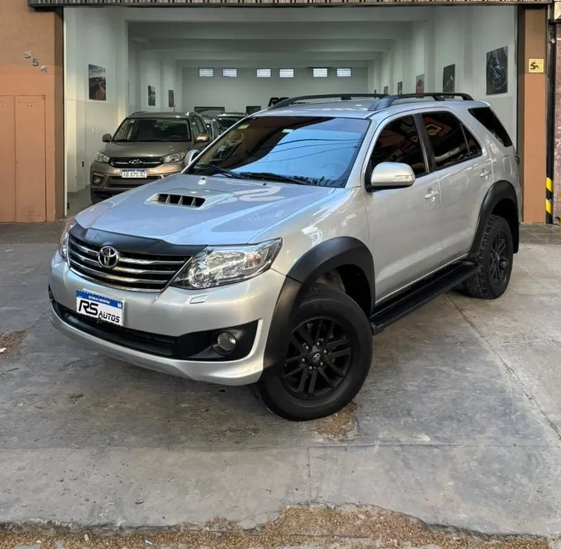 Toyota Hilux SW4 3.0 Srv Cuero I 171cv 4x4 5at
