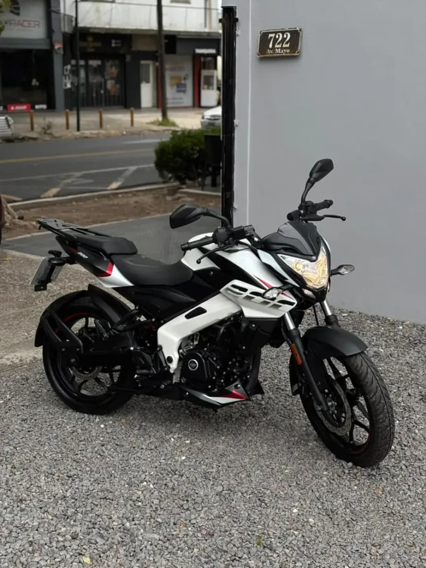 Bajaj Rouser NS 200